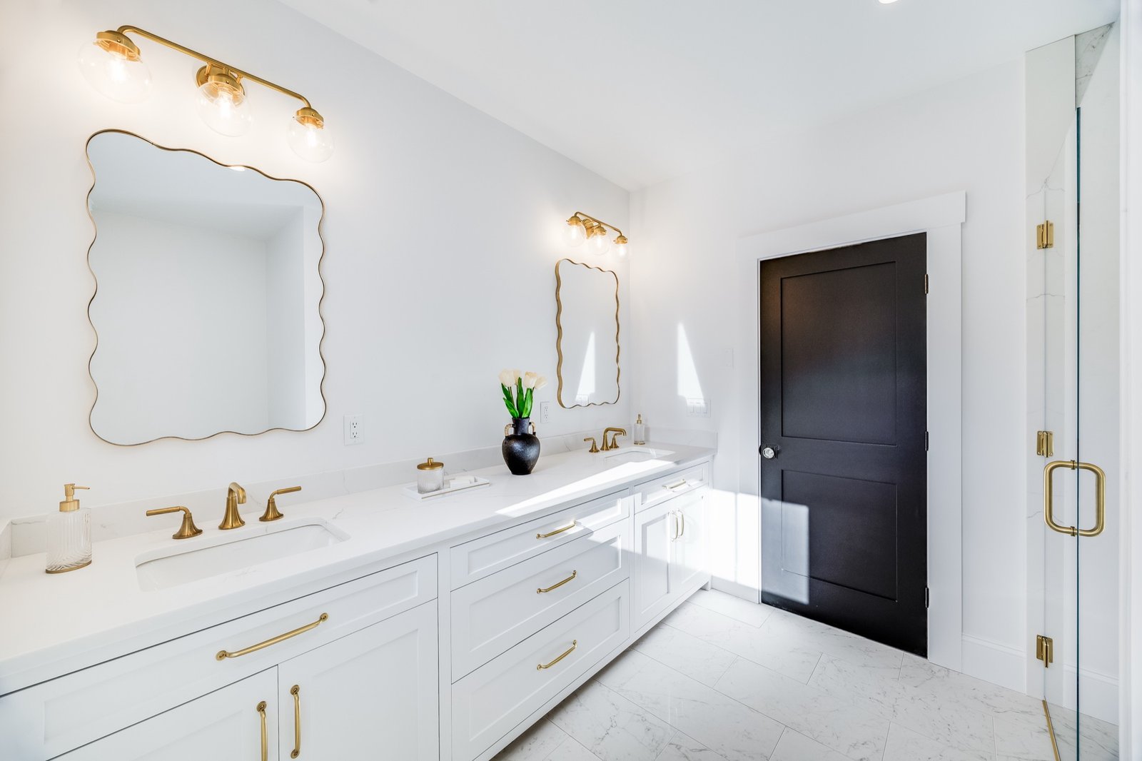 Bathroom lighting detail