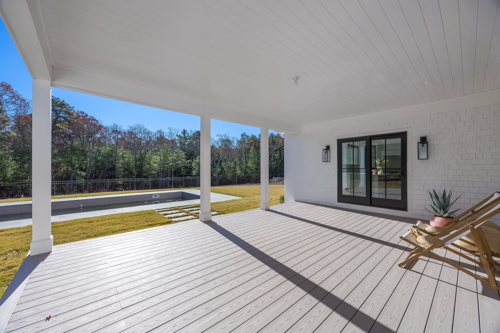 Exterior deck and outdoor space